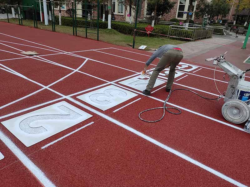 湖南省长沙市梅溪湖实验小学透气型塑胶跑道翻新施工