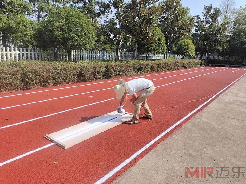 湖南长沙县肖桥小学透气型塑胶跑道翻新施工